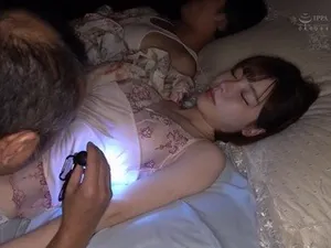 Em Ông xã nghiện thủ dâm làm liều với vợ mới cưới của anh trai khi anh trai đi vắng