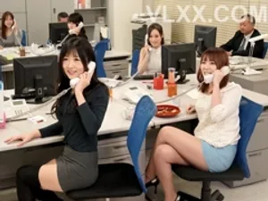 Bất lực nhìn vợ bị địt ngay trước mặt